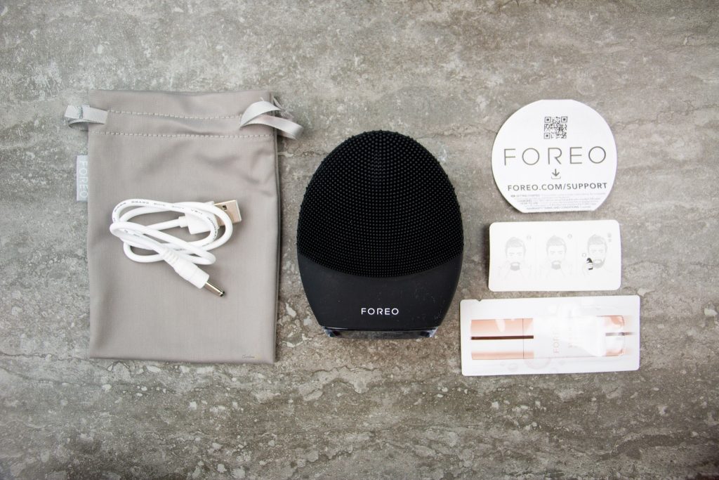 Foreo Luna 3 sonic cleansing device